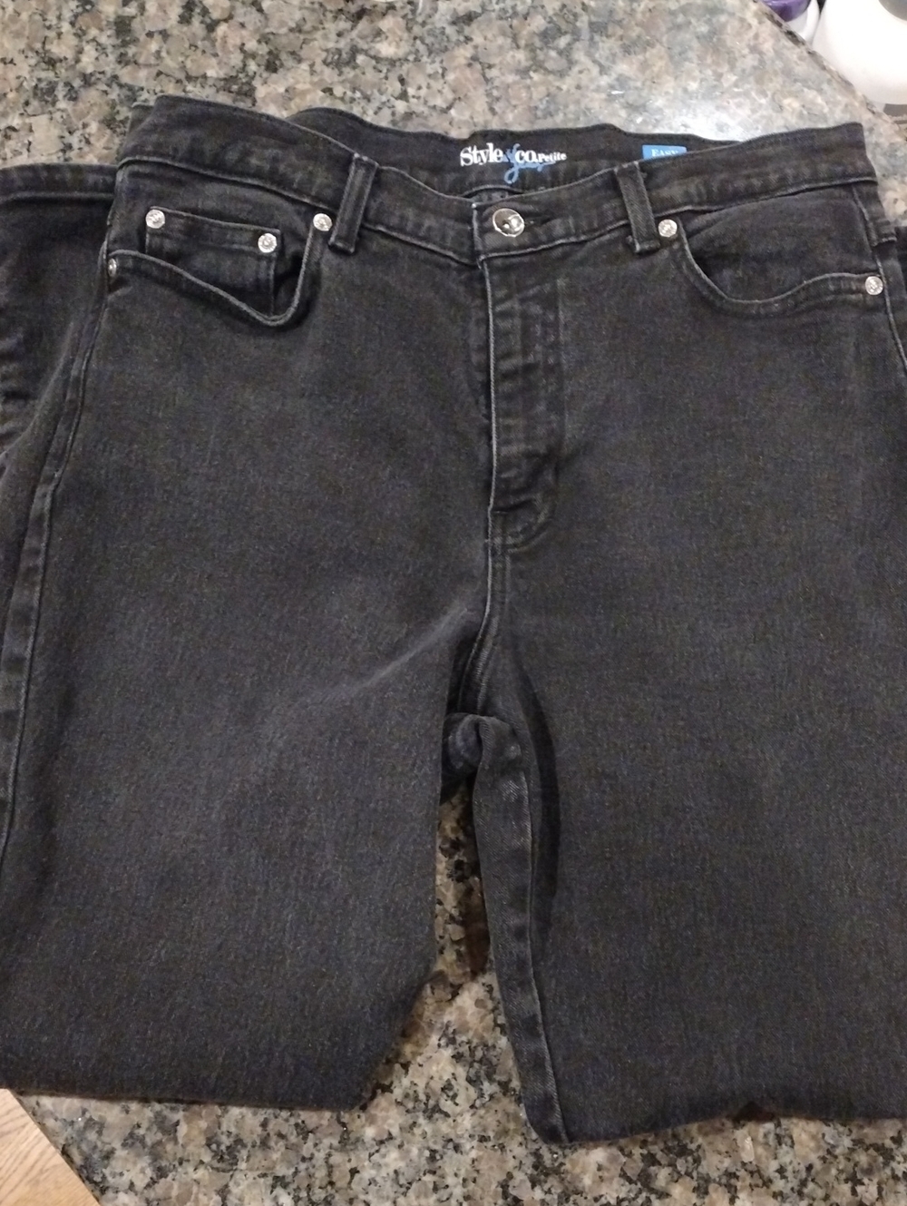 Style & Co. woman's 12P cotton Charcoal Black Relaxed Jeans like new